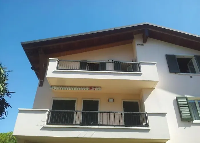 Benaco Apartment *